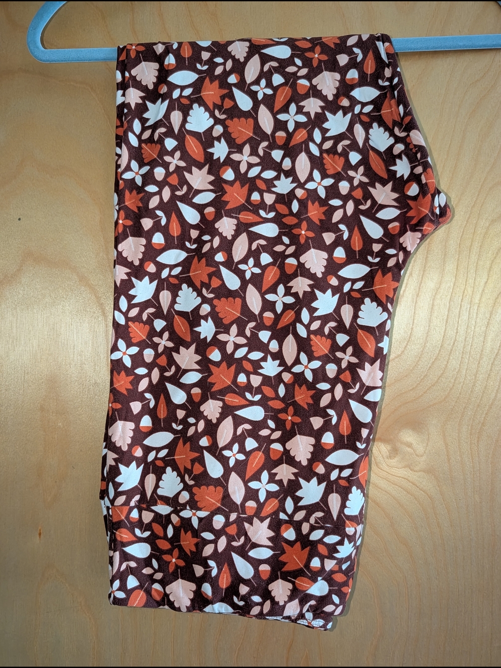 LuLaRoe Brown Leggings with Orange and Cream Leaf Motif - TC2